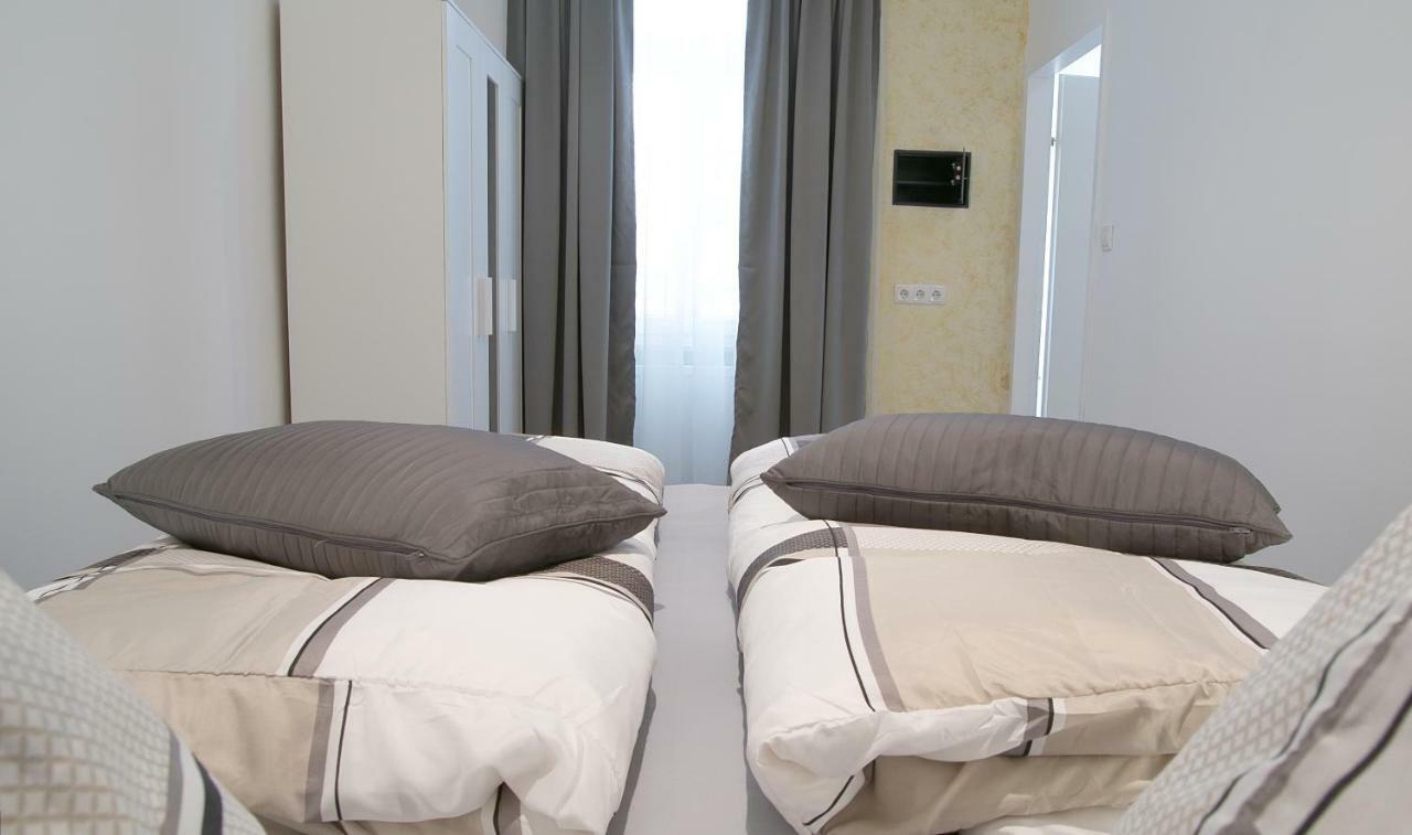 Laguna Apartment Виена Екстериор снимка